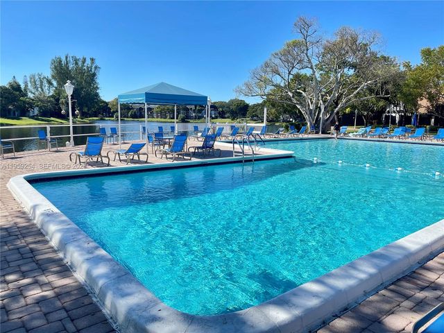 3740 Inverrary Dr 2N, Lauderhill, FL 33319