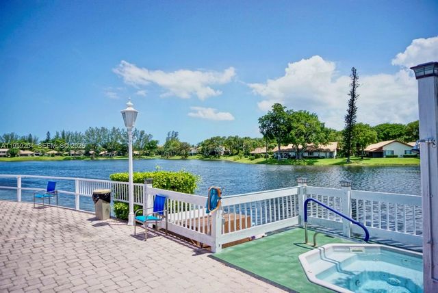 3740 Inverrary Dr 2N, Lauderhill, FL 33319