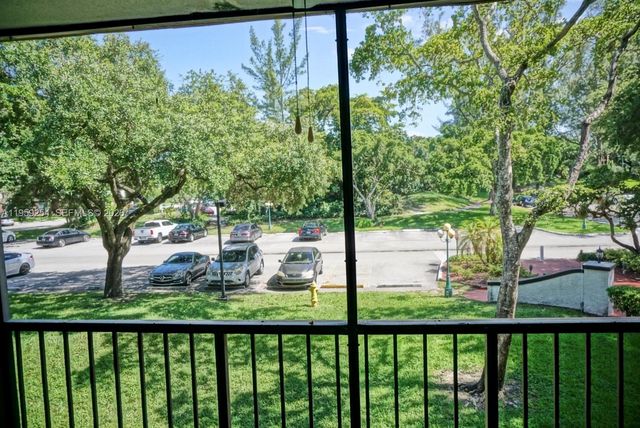 3740 Inverrary Dr 2N, Lauderhill, FL 33319