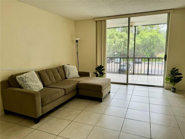 3740 Inverrary Dr 2N, Lauderhill, FL 33319