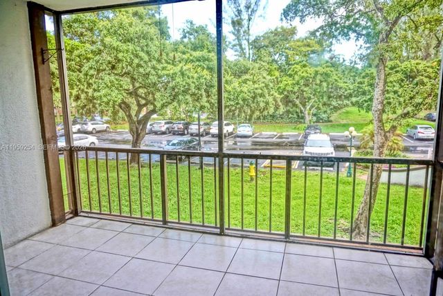 3740 Inverrary Dr 2N, Lauderhill, FL 33319