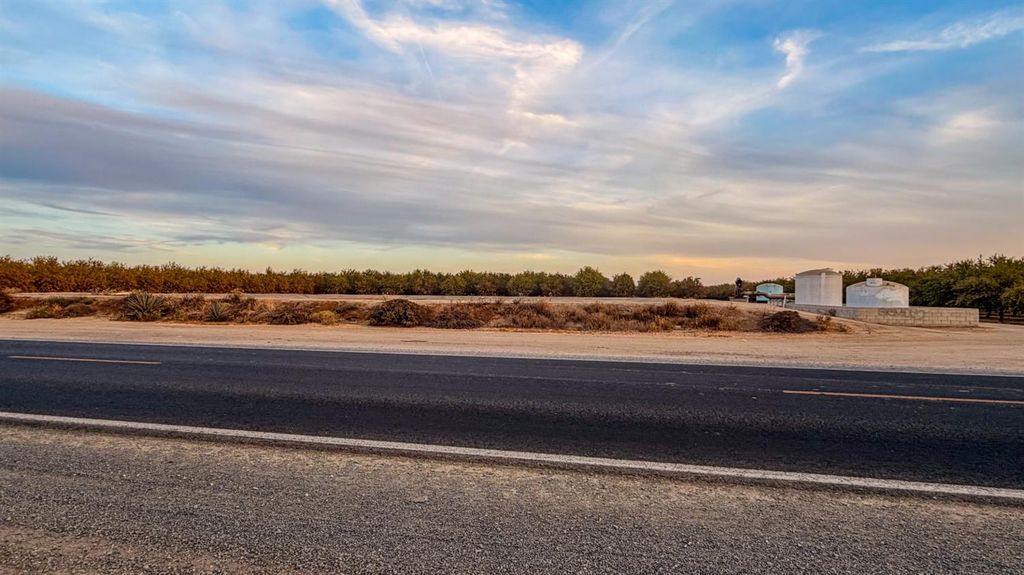 Image 14 of property listing at 1 Avenue 120, Tipton, CA 93272