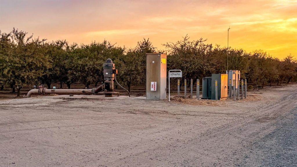Image 15 of property listing at 1 Avenue 120, Tipton, CA 93272