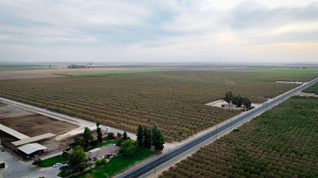 Image 2 of property listing at 1 Avenue 120, Tipton, CA 93272