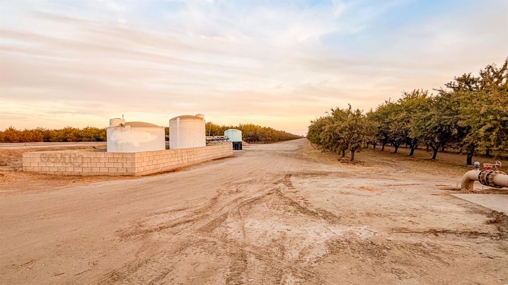 Image 22 of property listing at 1 Avenue 120, Tipton, CA 93272