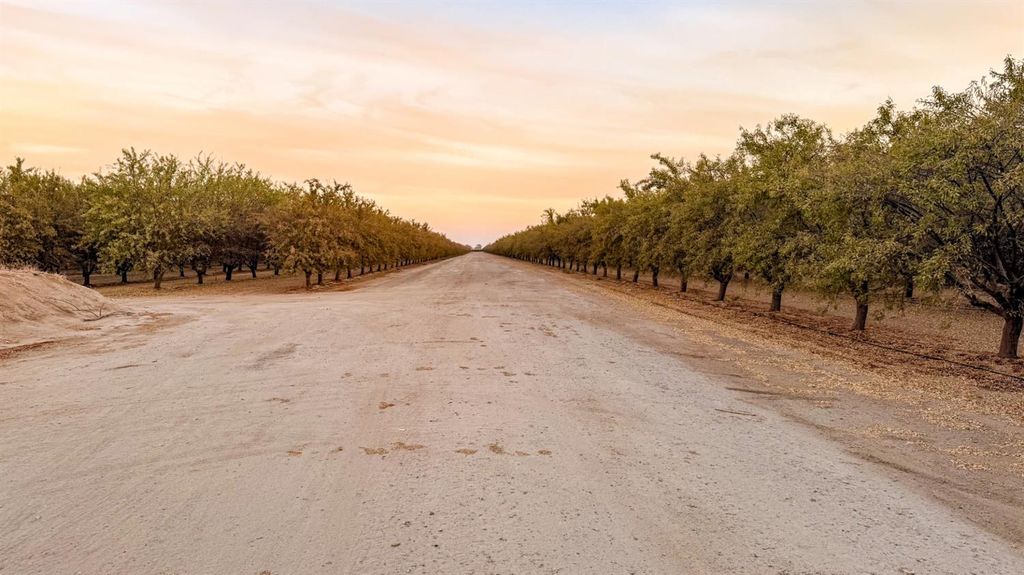 Image 27 of property listing at 1 Avenue 120, Tipton, CA 93272