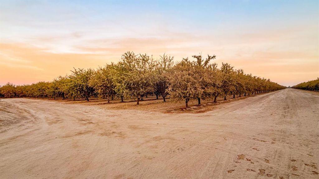 Image 28 of property listing at 1 Avenue 120, Tipton, CA 93272