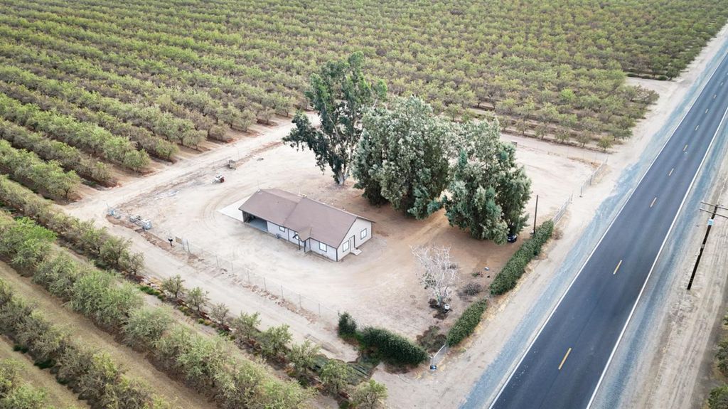 Image 4 of property listing at 1 Avenue 120, Tipton, CA 93272