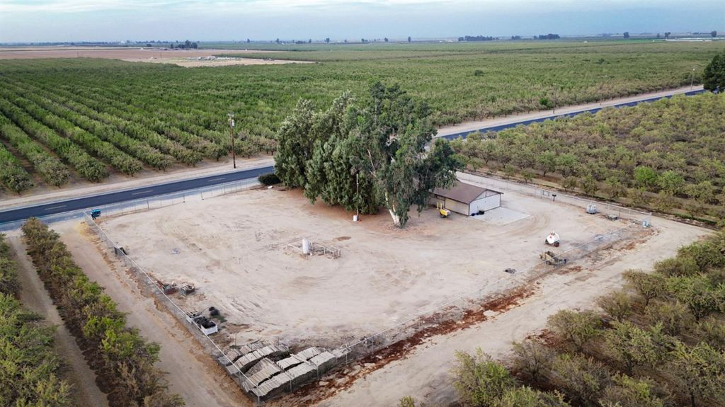 Image 5 of property listing at 1 Avenue 120, Tipton, CA 93272