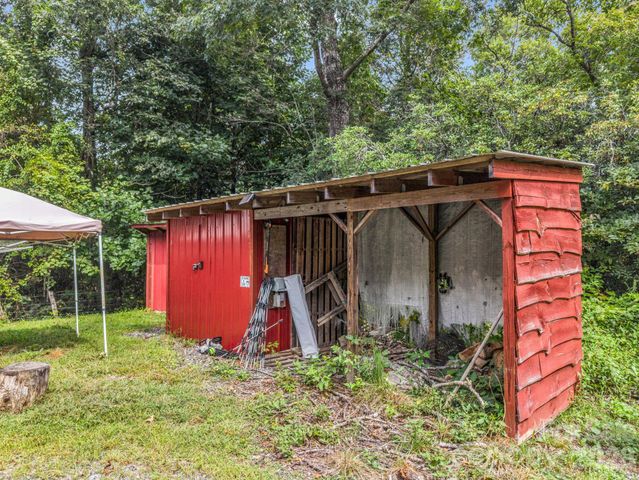 136 Limousine Lane, Pisgah Forest, NC 28768
