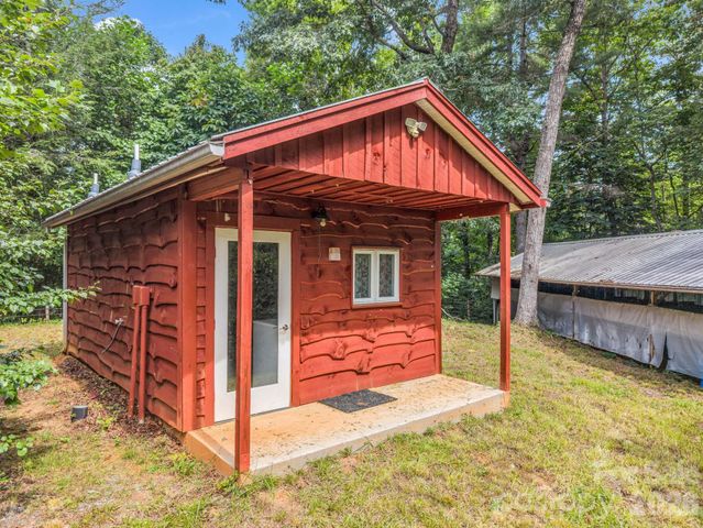 136 Limousine Lane, Pisgah Forest, NC 28768