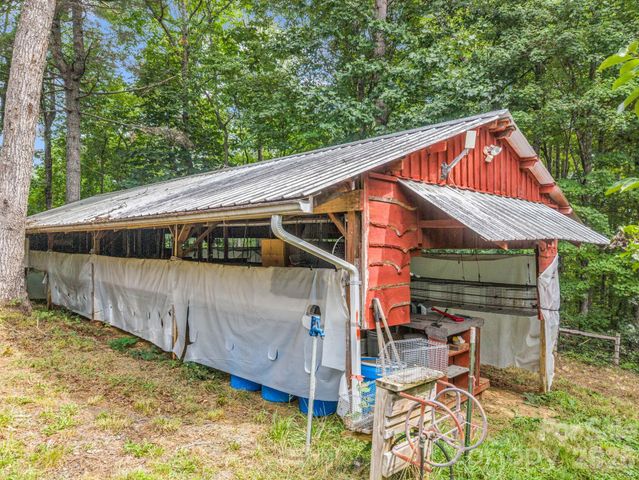 136 Limousine Lane, Pisgah Forest, NC 28768
