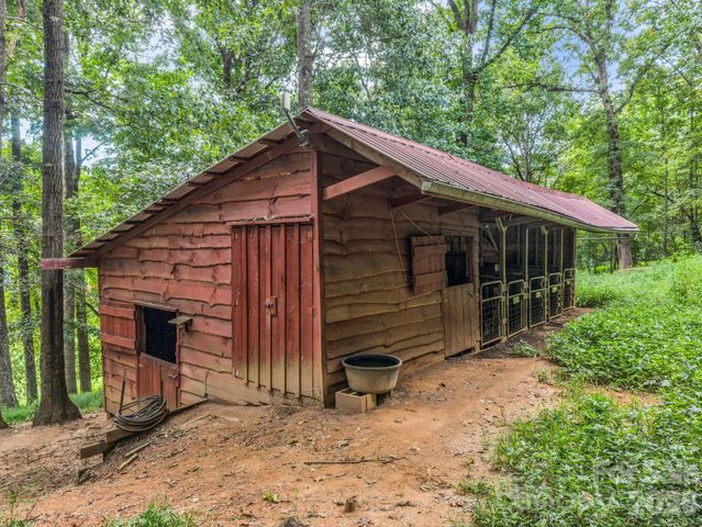 136 Limousine Lane, Pisgah Forest, NC 28768