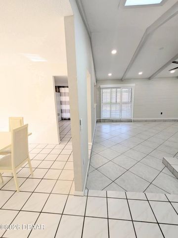 945 Bramble Bush Circle W, Port Orange, FL 32127