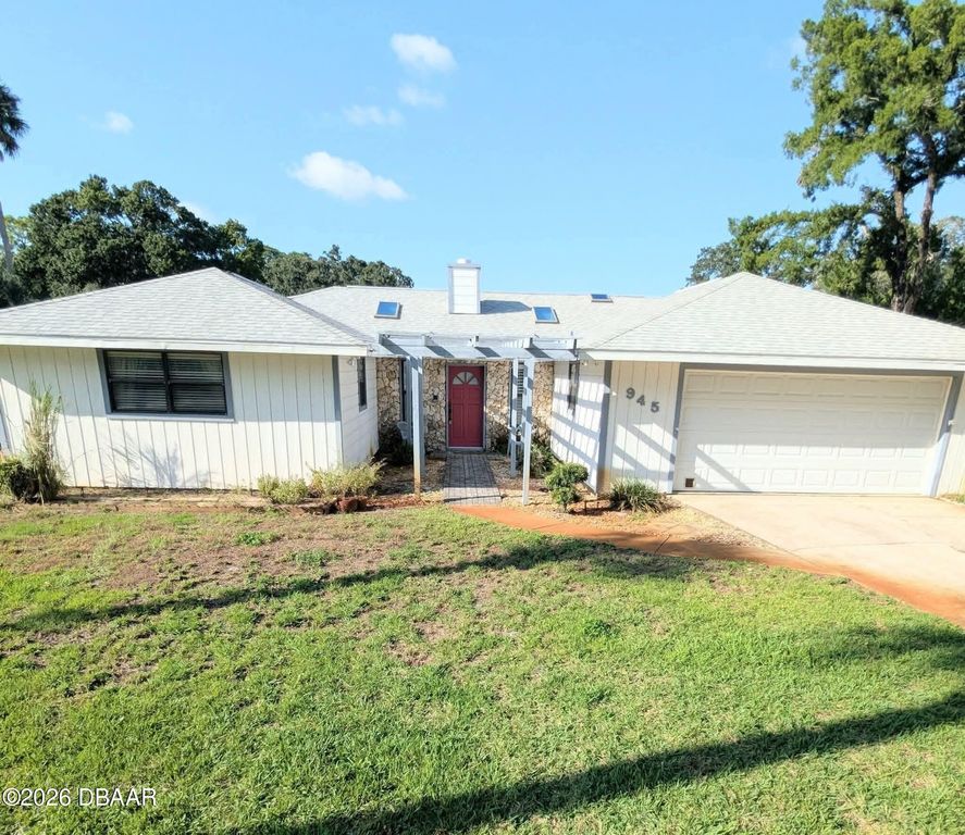 945 Bramble Bush Circle W, Port Orange, FL 32127