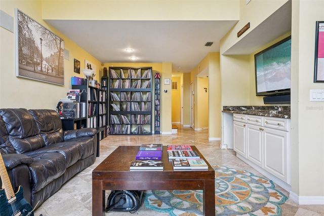 602 SEABREEZE COURT, Tampa, FL 33602