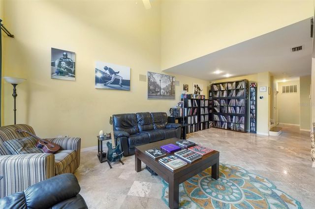 602 SEABREEZE COURT, Tampa, FL 33602