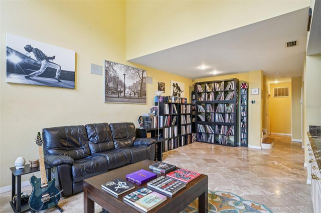 602 SEABREEZE COURT, Tampa, FL 33602