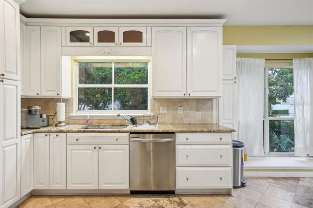 602 SEABREEZE COURT, Tampa, FL 33602