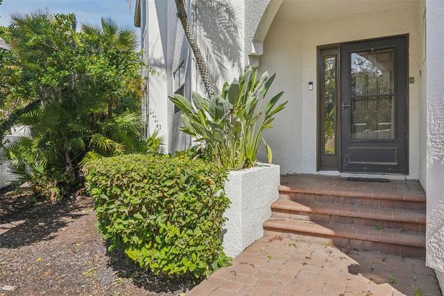 602 SEABREEZE COURT, Tampa, FL 33602