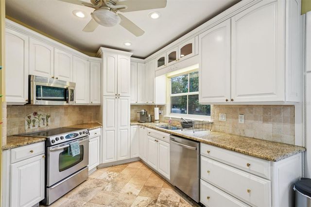 602 SEABREEZE COURT, Tampa, FL 33602