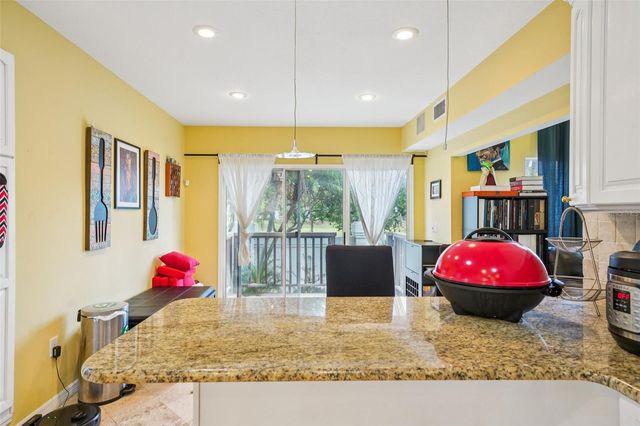 602 SEABREEZE COURT, Tampa, FL 33602