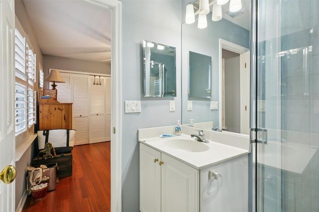 602 SEABREEZE COURT, Tampa, FL 33602