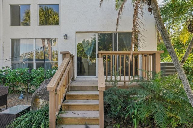 602 SEABREEZE COURT, Tampa, FL 33602