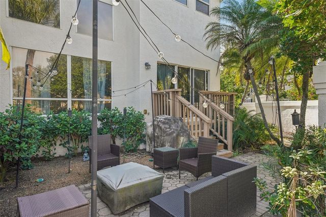 602 SEABREEZE COURT, Tampa, FL 33602