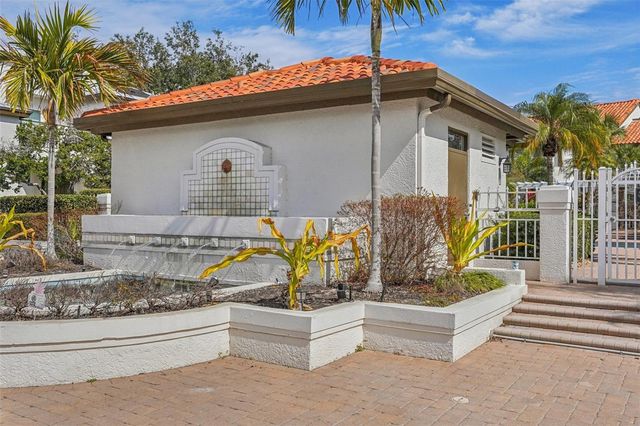 602 SEABREEZE COURT, Tampa, FL 33602