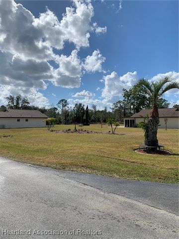 76 Venetian Parkway, Lake Placid, FL 33852