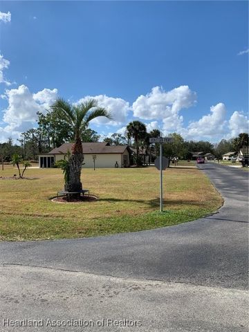 76 Venetian Parkway, Lake Placid, FL 33852