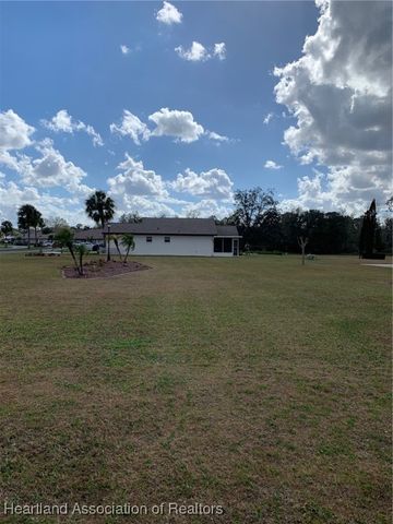 76 Venetian Parkway, Lake Placid, FL 33852