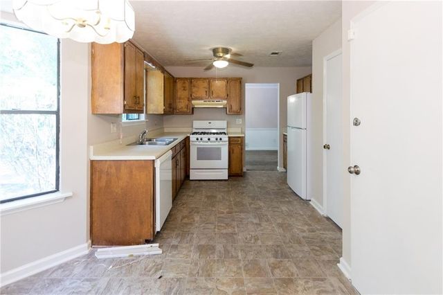 2007 Walden Park Drive, Snellville, GA 30078