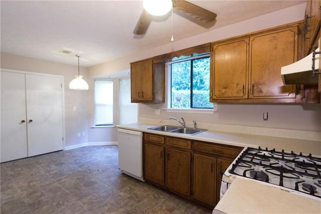 2007 Walden Park Drive, Snellville, GA 30078