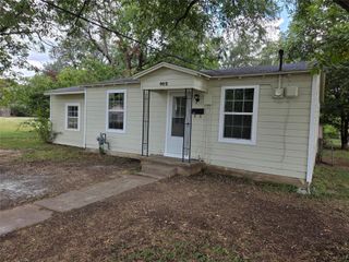 402 W Lackey Street, West, TX 76691
