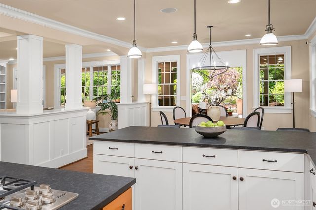 10910 NE 18th Place, Bellevue, WA 98004