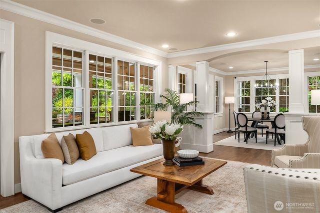 10910 NE 18th Place, Bellevue, WA 98004