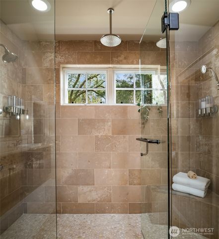 10910 NE 18th Place, Bellevue, WA 98004