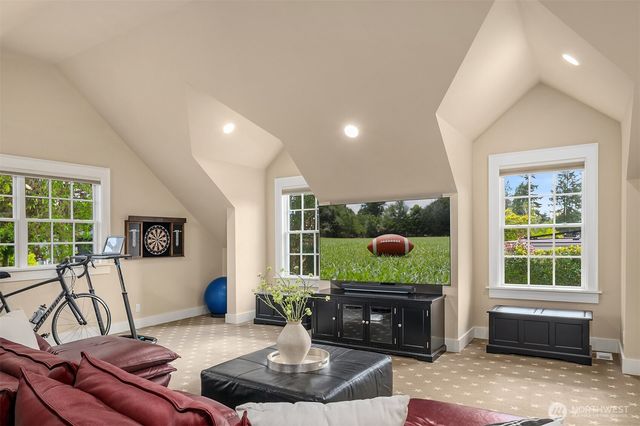 10910 NE 18th Place, Bellevue, WA 98004