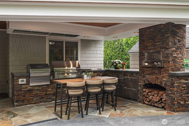 10910 NE 18th Place, Bellevue, WA 98004