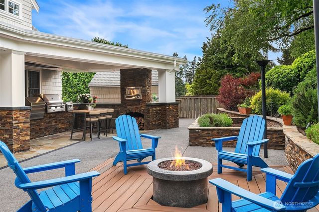 10910 NE 18th Place, Bellevue, WA 98004