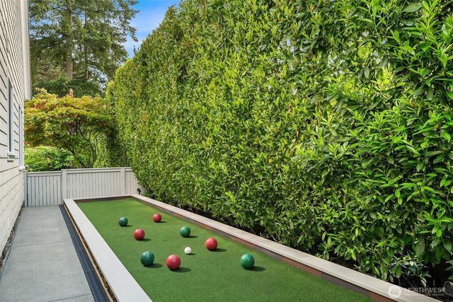 10910 NE 18th Place, Bellevue, WA 98004