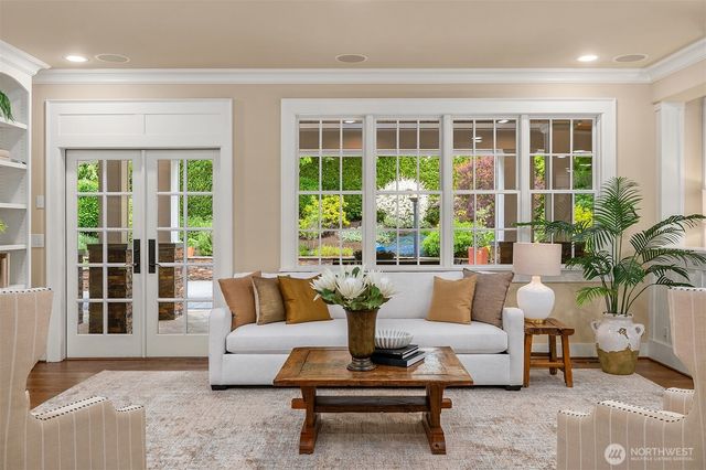 10910 NE 18th Place, Bellevue, WA 98004