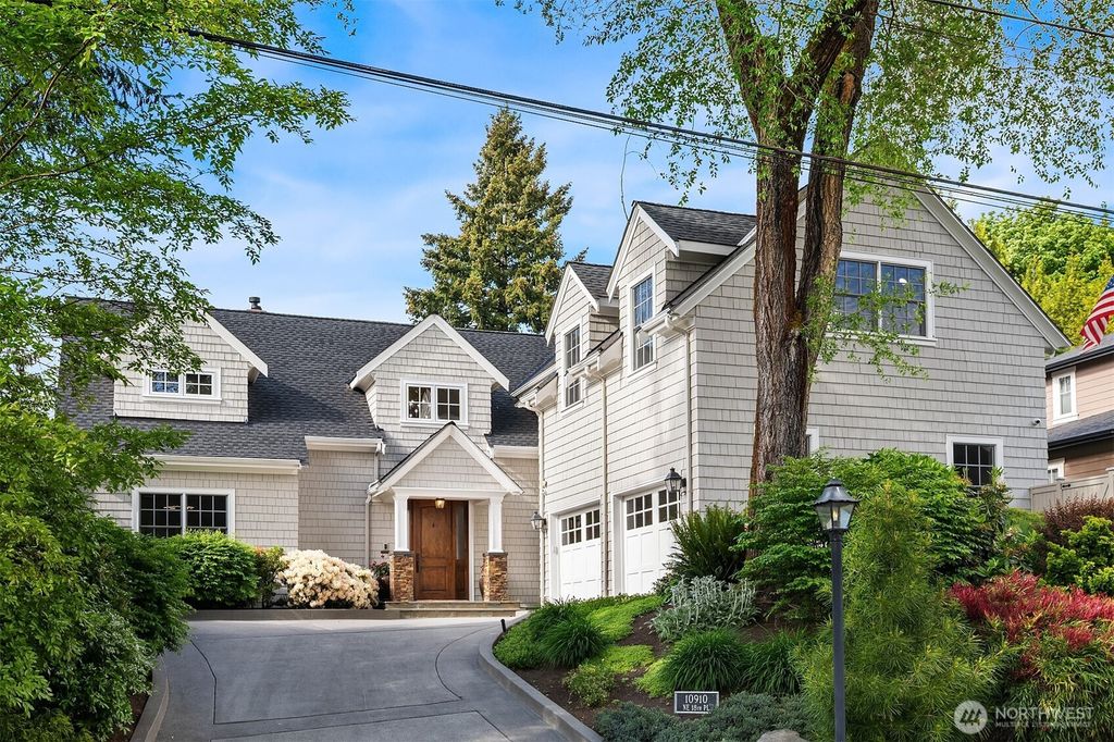 10910 NE 18th Place, Bellevue, WA 98004