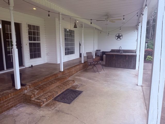 1056 N Sumner Rd, Portland, TN 37148