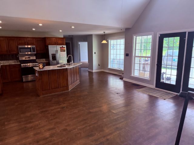 1056 N Sumner Rd, Portland, TN 37148