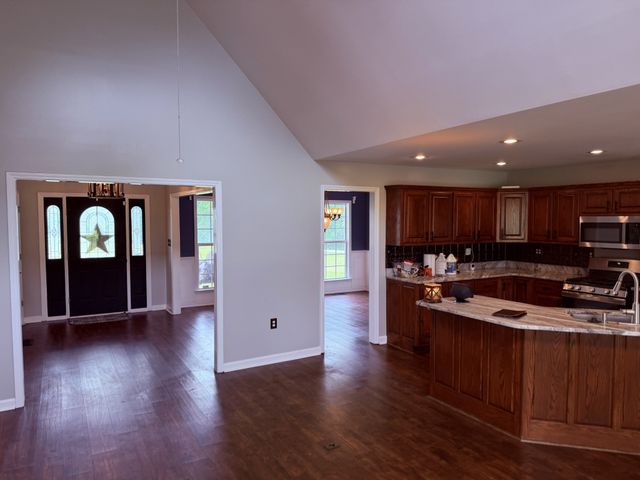 1056 N Sumner Rd, Portland, TN 37148