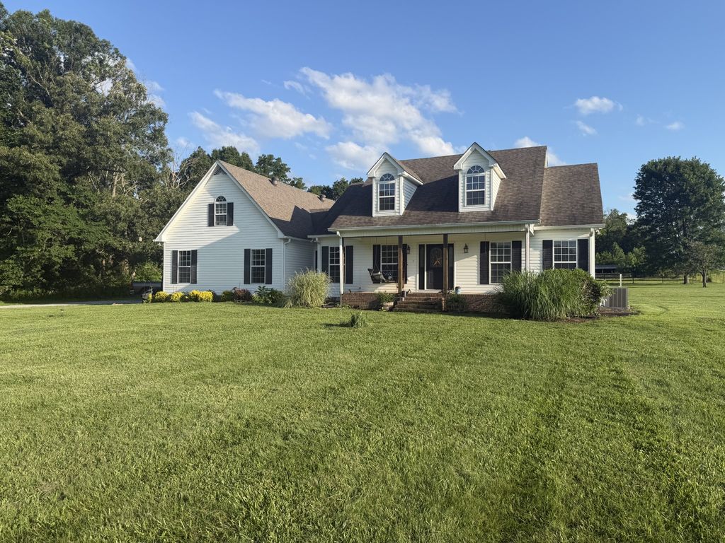 1056 N Sumner Rd, Portland, TN 37148