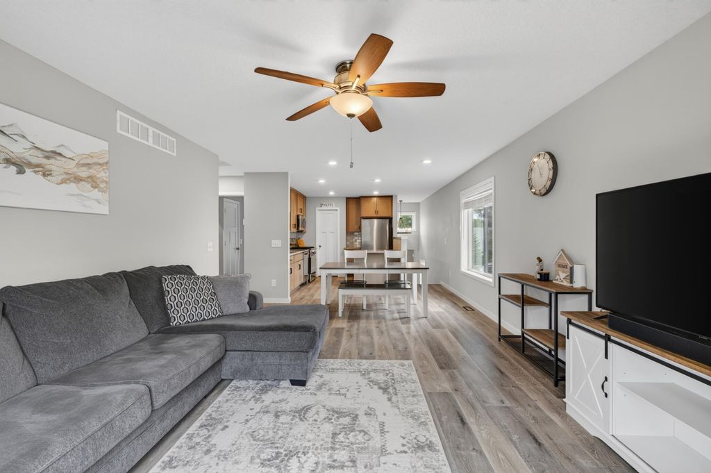 7389 Degrio Way, Inver Grove Heights, MN 55076 — photo 2